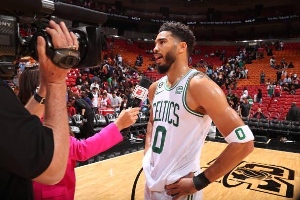 许多牌手在 许多牌手在