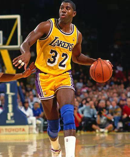 球送到底角 球送到底角