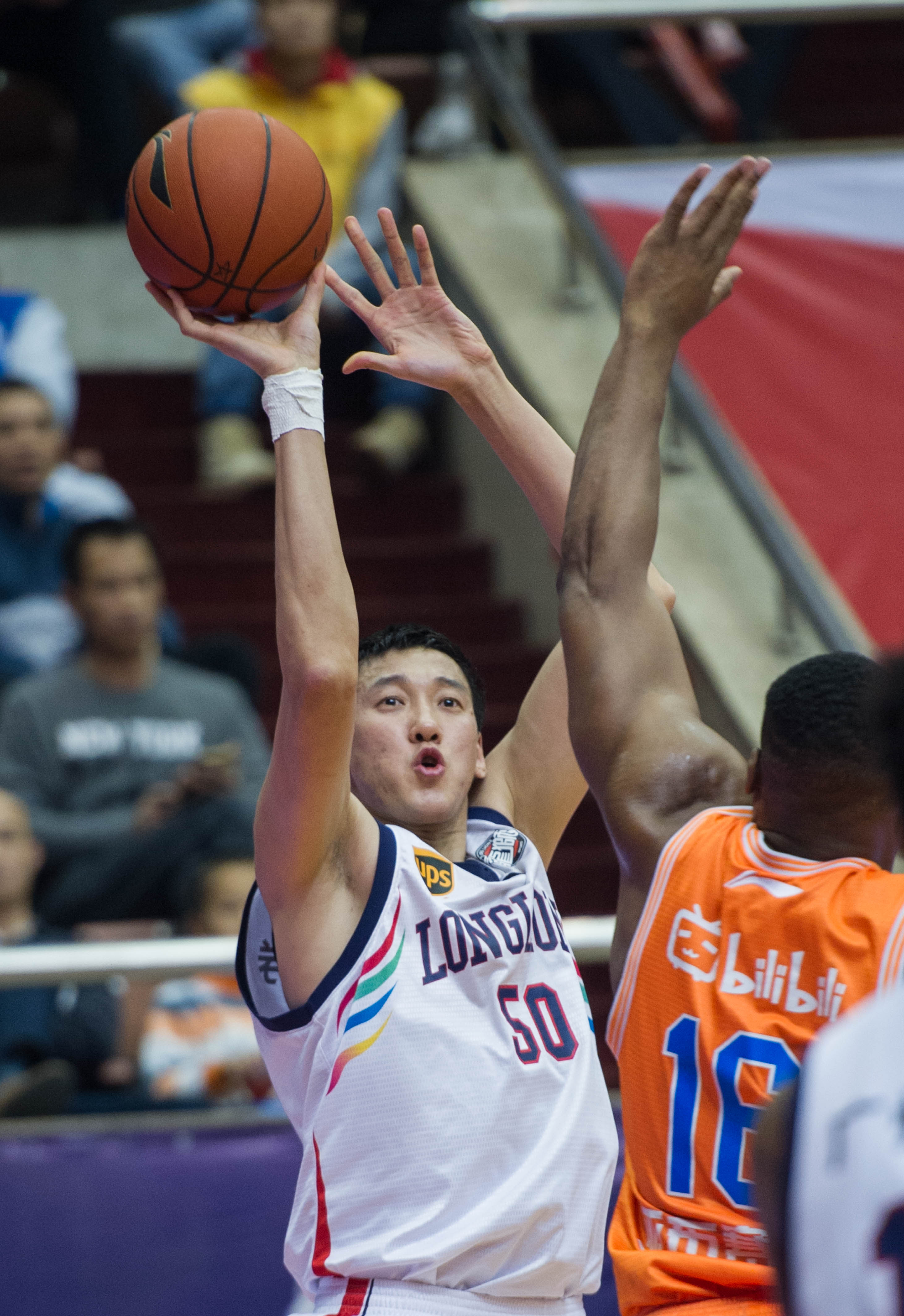 一边是企业 一边是企业